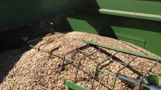 John Deere 935 Harvesting Oat [zab, ovaz] 2. [HD]