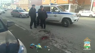 В Уфе мужчина напал на полицейских с ножом