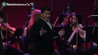 Manuel Monje Chico forma un lío en el Teatro Villamarta cantando por tientos a la Virgen del Socorro