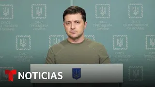 Volodymyr Zelenskyy afirma que tropas rusas ya están en Kiev | Noticias Telemundo