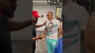 OLEKSANDR USYK AND DEREK CHISORA REUNITE & JOKE IN DRESSING ROOM POST ANTHONY JOSHUA WIN #Shorts