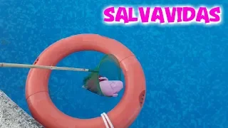 Peppa Pig rescate en la PISCINA con SALVAVIDAS | Vídeos de Peppa Pig en español