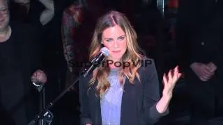 INTERVIEW part 2: Alicia Silverstone on Alanis' music app...