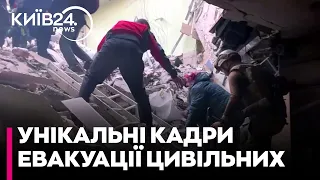 “Азов” показав унікальні кадри евакуації цивільних з “Азовсталі”