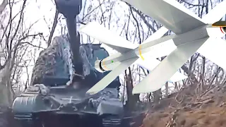 Удар дрона Ланцет в САУ Мста-С Украины