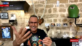 Uri Geller shows Patrick Christys and the Tonight Live panel how to do his spoon bending trick