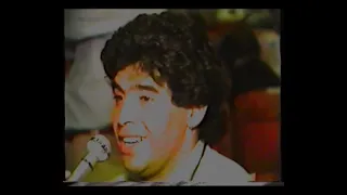 Diego Armando Maradona en el avión post México 1986