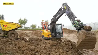 Volvo ECR145E loading muck