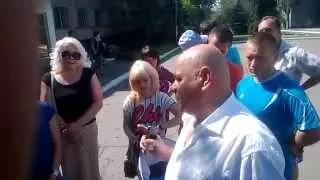 К митингующим под ГП Селидовуголь вышел глава независимого профсоюза в Селидово