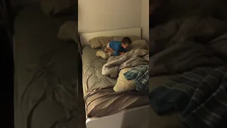 Малыш Ругается с бабушкой ~ Toddler Arguing with Grandma over bed