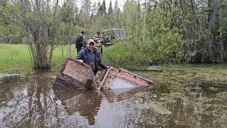 Нива на 35 колесах под водой. Самый глубокий брод в этом году.