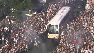 The team's arrival sparked wild scenes outside the Bernabéu!