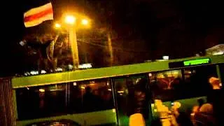 3_Архив Плошча 2006 (на автобусе человек с флагом).AVI