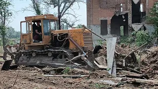 В Грозном провели субботник возле «Английского замка»