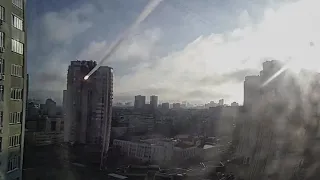 Ракета земля-воздух попадает в жилое здание, Киев