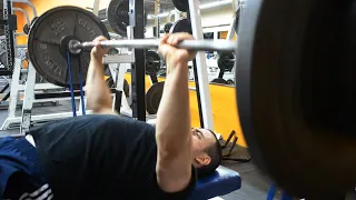 Close Grip Vs Wide Grip Bench Press