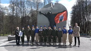 Юнармейцы провели уборку возле памятника воинам-интернационалистам