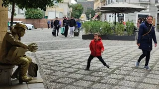 The Best Human Statue in Granada. Flamenco Prank