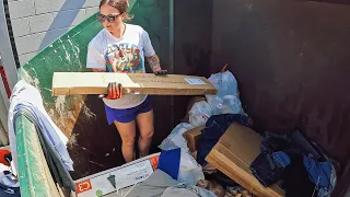 Dumpster Diving at Apartments! Clothing, Food, & Electronics