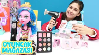 Kız oyunları! Monster High oyuncakları ile Oyuncak mağazası - ÖZEL bölümler!