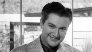 Liberace's TV-Show: Liberace sings and plays "Start the day with a smile" (1950's)