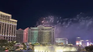 July 4th Fireworks show + Fountain show in front of the Bellagio Hotel, Las Vegas Strip (7/4/22)