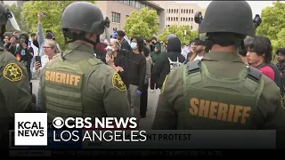 Pro-Palestinian protesters at UC Irvine prompt heavy police response