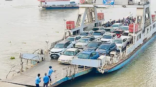 4k ferries in Cambodia 🇰🇭, Many people are rushing to cross the river ferry.