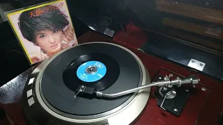 Seiko Matsuda on 7 inch Single 松田聖子 天使のウィンク アナログ盤再生