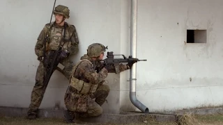 Objektschützer der Bundeswehr üben den Häuserkampf