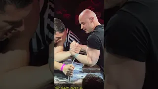 Unicorns 🦄 are REAL. Janis Amolins pulls in a HOOK!!! #armwrestling