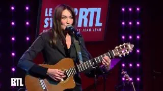 Carla Bruni - Quelqu'un m'a dit en live dans le Grand Studio RTL - RTL - RTL