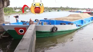 [687] The barge entering the dam gate that was about to close was very dangerous