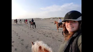 Balade sur la plage avec le manège Derby de Middelkerke