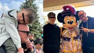 Gigi D'Alessio, le rare foto di famiglia: il viaggio a Disneyland con la compagna incinta e il fig