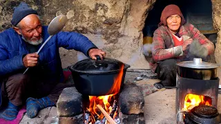 Old Lovers Shelter in the Cave | Cooking the Best Delicious Food in Traditional Style | Village Life