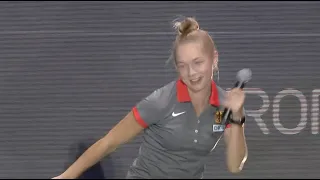 Gina Lückenkemper tanzt nach der Siegerehrung