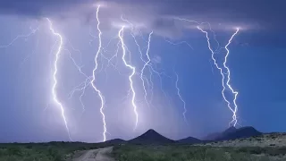 How to Photograph Lightning - Tutorial & Pro Tips