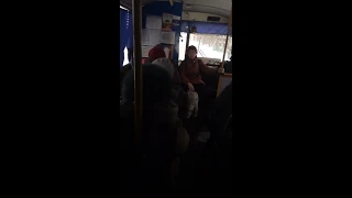 БАБКА УСТРОИЛА ПОГРОМ В АВТОБУСЕ! ДРАКА!