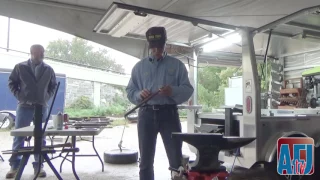 Farrier Quick Takes (Roy Bloom): Make Your Hammer Handle Work For You