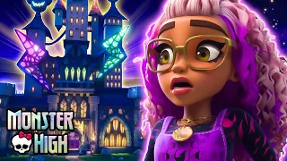 Clawdeen discovers Monster High for the very first time! | Monster High