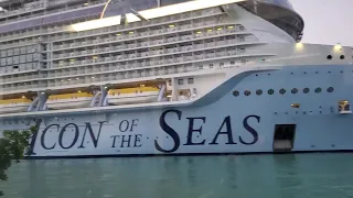 The World's Largest Cruise Ship Arriving in Miami, as Filmed from a Miami Metrobus