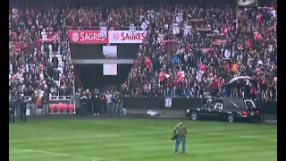 Adeus Eusébio: Urna de Eusébio dá a volta ao estádio da Luz