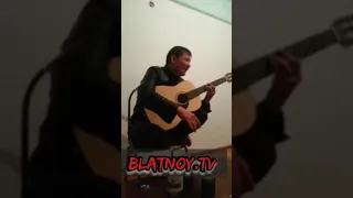 просто бомба мужик играет на гитаре