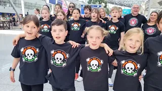 KIDS ON STAGE - Flashmob Michael Jackson - Airport Düsseldorf