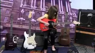 LORENA BRACO - 10 anos - SHES A WOMAN - The Beatles (Lennon-MacCartney)