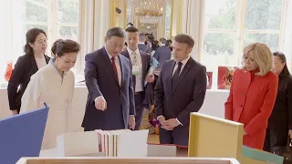 Chinese President Xi Jinping gives Emmanuel Macron special gift