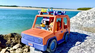 Bluey & Peppa Pig Beach adventure