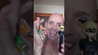 Marcial Layons Funny video. Probando caramelos PEZ. 🤤👍👍😎🍬🍭