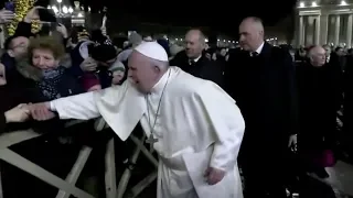 Pope slaps woman’s hand to free himself from her grip